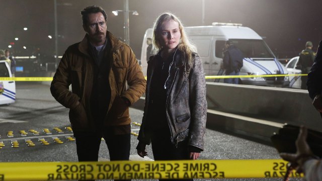 Damian Bichir og Diane Kruger i The Bridge. (Foto: FOX).