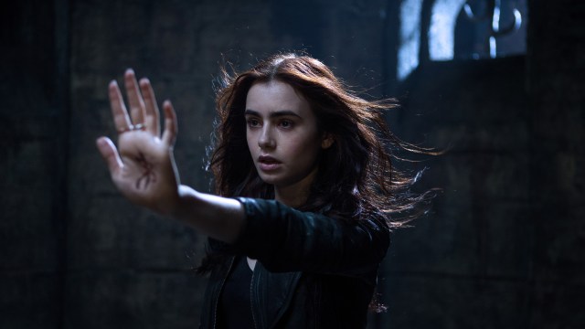 Lily Collins spiller Clary i Skyggejegerne: Demonenes by (Foto: SF Norge AS).