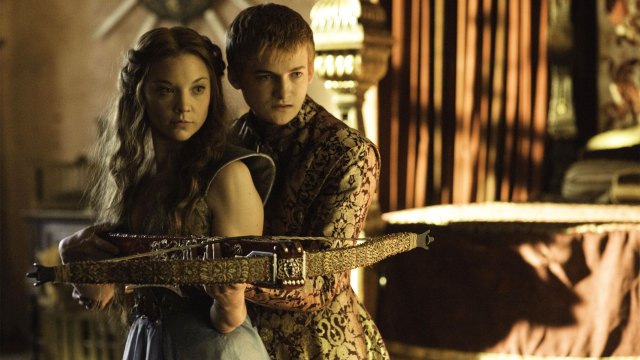 Natalie Dormer som Margaery Tyrell og Jack Gleeson som Joffrey Baratheon  i Game of Thrones. (Foto: HBO).