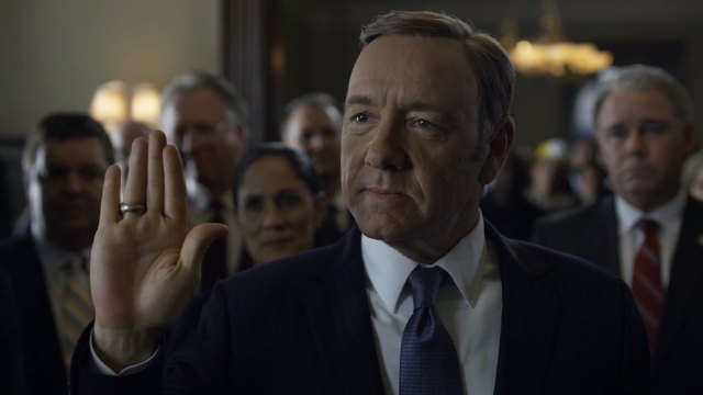 Francis Underwood insettes som visepresident i andre sesong av House of Cards (Foto: Netflix)