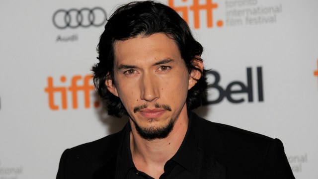 Adam Driver gir deg sitt mest intense blikk. (Foto: Chris Pizzello/Invision/AP)