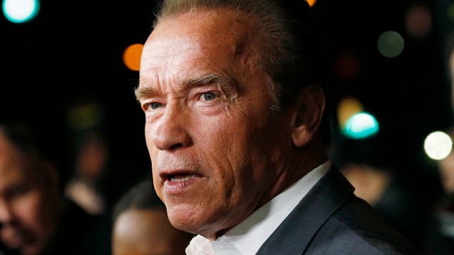 Arnold Schwarzenegger på den røde løperen under premieren på hans siste film «Sabotage» den 19. mars 2014 i Los Angeles. (Foto: REUTERS/Mario Anzuoni)