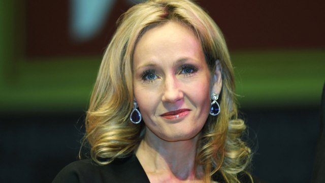 J.K. Rowlings første voksenroman The Casual Vacancy blir TV-serie. (Foto: AP Photo/Lefteris Pitarakis, NTB Scanpix).