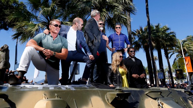 Dolph Lundgren, Jason Statham, Harrison Ford, Mel Gibson, Ronda Rousey, Sylvester Stallone og Wesley Snipes deltok i årets PR-stunt i Cannes for The Expendables 3 (Foto: REUTERS/Yves Herman).