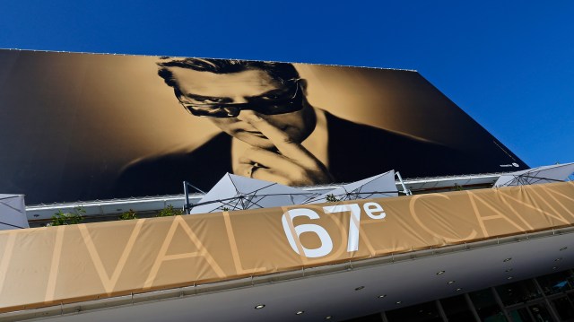 Festivalpalasset i Cannes er klar for storinnrykk av filmstjerner. (Foto: REUTERS/Yves Herman)