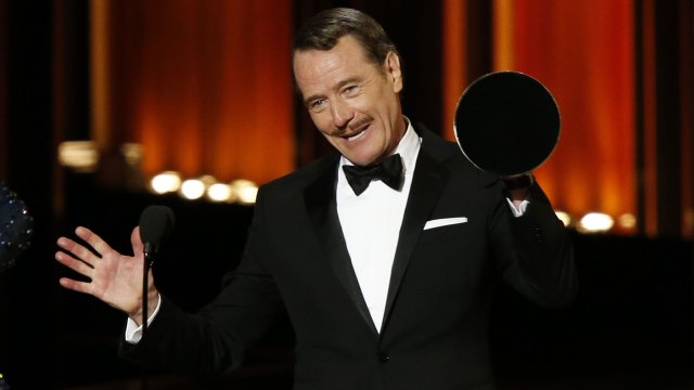 Bryan Cranston hadde anlagt bart for anledningen, og var tydelig rørt da han mottok prisen for beste mannlige hovedrolle. (Foto: REUTERS/Mario Anzuoni, NTB Scanpix).