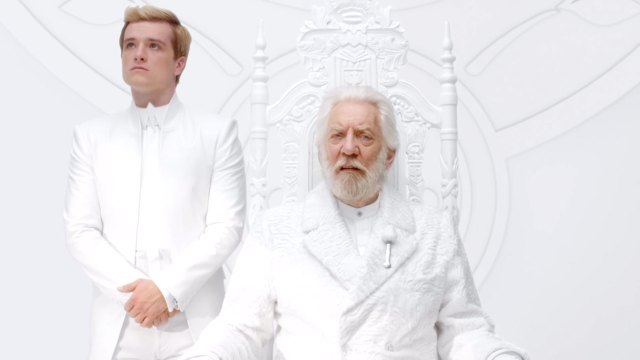Josh Hutcherson og Donald Sutherland i den første teaseren for The Hunger Games: Mockingjay - Part 1. (Foto: Nordisk Film Distribusjon AS).