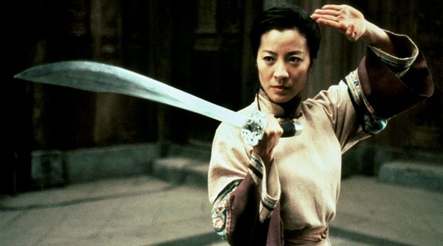 Michelle Yeoh som Yu Shu Lien i Snikende tiger, skjult drage fra 2000. (Foto: Nordisk Filmdistribusjon AS).