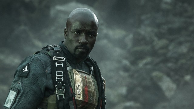 Jameson Locke (Mike Colter) er strandet på fremmed jord i den tredje episoden av «Halo: Nightfall». (Foto: Microsoft / 343 Industries)