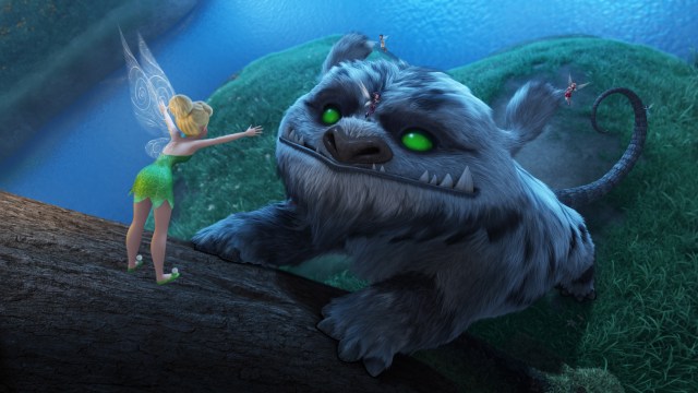 Beistet Gruff skaper mange morsomme situasjoner for Tingeling og vennene i «Legenden om drømmebeistet», men aller mest for Fie som er filmens hovedperson. (Foto: ©2014 Disney Enterprises, Inc. All Rights Reserved)