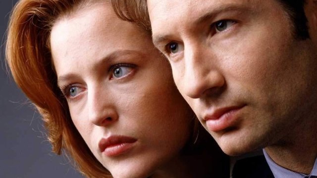 David Duchovny og Gillian Anderson som Mulder og Scully i The X-files. (Foto: 20th Century Fox).