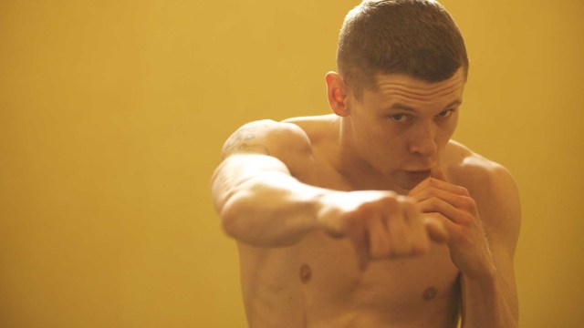 Eric (Jack O'Connell) er en voldelig tornado i Starred Up (Foto: Warner Bros. Entertainment).