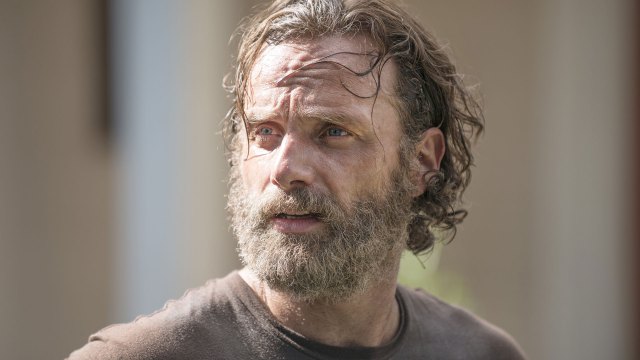 Andrew Lincoln som Rick Grimes i femte sesong av «The Walking Dead». Han er hardt prøvet og sliten, men kjemper fortsatt. (Foto: FOX).