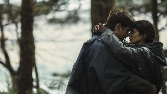 David (Colin Farrell) møter kvinne i skogen (Rachel Weisz) i The Lobster (Foto: Festival de Cannes).