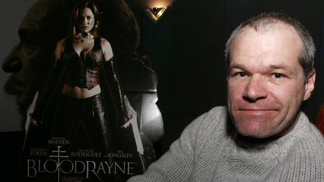 Uwe Boll poserer jovialt i forbindelse med lanseringen av megakalkunen Bloodrayne.  (Foto:  REUTERS/Mike Cassese, NTB Scanpix)