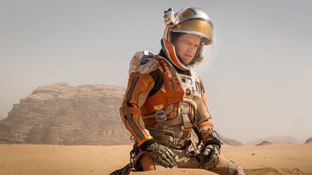 Mark Watney (Matt Damon) møter ekstreme utfordringer på Mars i The Martian (Foto: 20th Century Fox).
