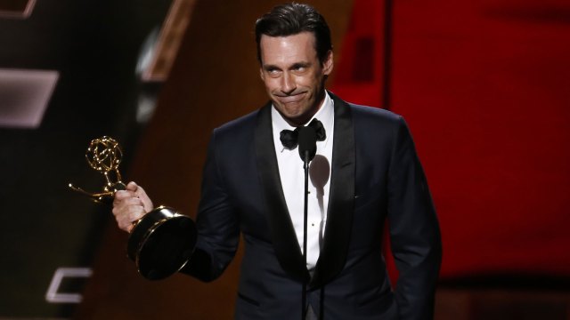 Jon Hamm fikk prisen for beste mannlige skuespiller i en dramaserie. (Foto: REUTERS/Lucy Nicholson, NTB Scanpix).