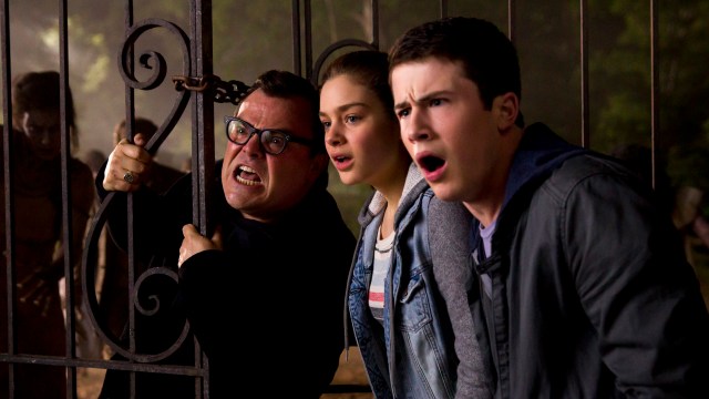 Jack Black, Odeya Rush og Dylan Minnette må bekjempe monstre i Gåsehud (Foto: United International Pictures).