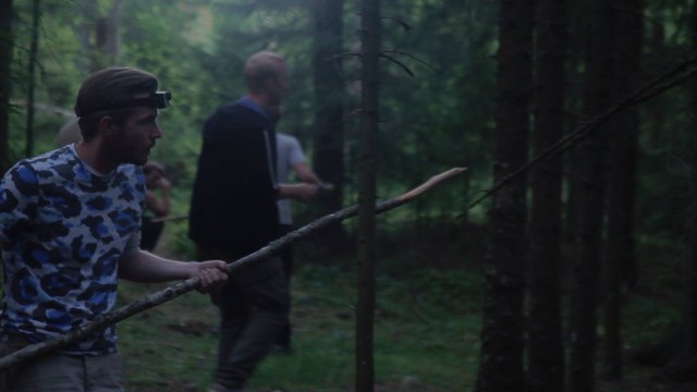 Filmens stoner, Matt Goodwin, er rimelig dårlig til å pufferøyke jointer, og han er ikke veldig god til å stake monstre heller. (Foto: Grande Entertainment, Storytelling Media)