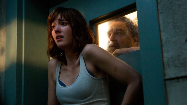 Michelle (Mary Elizabeth Winstead) blir holdt innesperret i bunker av Howard (John Goodman) i 10 Cloverfield Lane (Foto: United International Pictures).