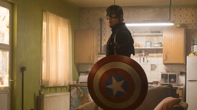 Steve Rogers/Captain America (Chris Evans) må dele historien med mange andre i Captain America: Civil War (Foto: The Walt Disney Company Nordic).