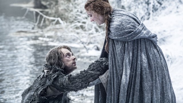 Theon og Sansa på eventyr i sesong seks av Game of Thrones. (Foto: HBO Nordic).