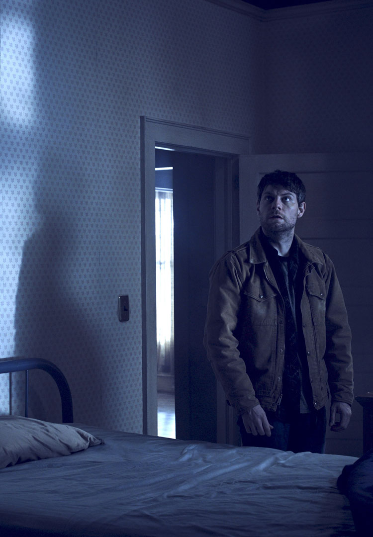 Outcast S01 E01 – E04