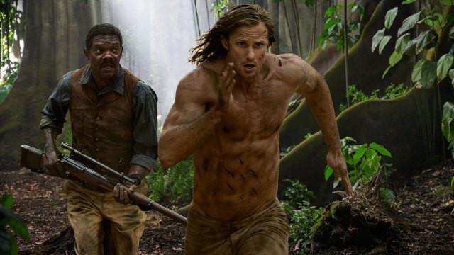 Samuel L. Jackson er ikke morsom som morsom kompanjong i selskap med den muskuløse, men ikke spesielt replikksterke Tarzan (Alexander Skarsgård).