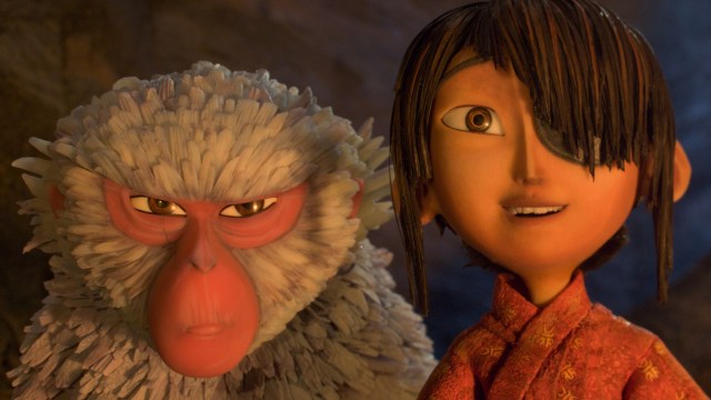 Kubo legger ut på en farlig ferd sammen med en apekatt i Kubo og det magiske instrumentet. (Foto: United International Pictures)