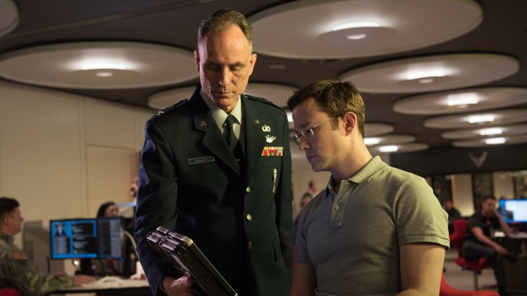 Hør Oliver Stone snakke om Snowden