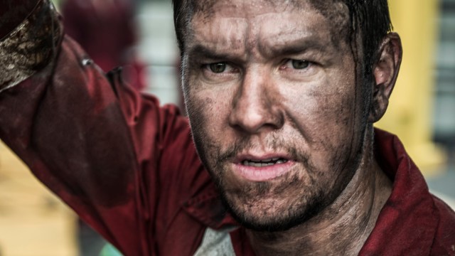 Mike Williams (Mark Wahlberg) er en av hovedpersonene i katastrofefilmen Deepwater Horizon (Foto: Nordisk Film Distribusjon AS)