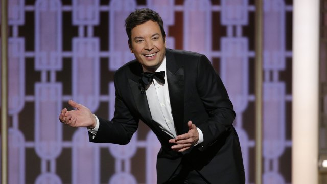 Vert Jimmy Fallon fyrte av en del spøker på Donald Trumps bekostning i åpningstalen under nattens Golden Globe-utdeling. (Foto: Paul Drinkwater/NBC via Ap, NTBScanpix)