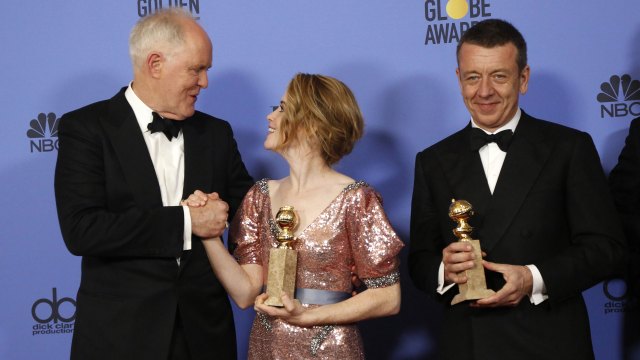 John Lithgow, Claire Foyog Netflix tok dramatronen under nattens Golden Globe-utdeling.