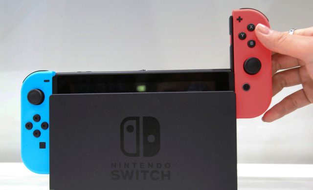 Nintendo Switch satt i Switch Dock-en. (Foto: NTBScanpix, AP Photo/Koji Sasahara)