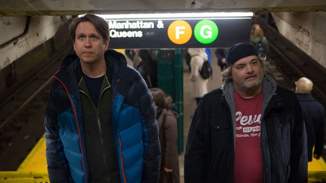 Hovedpersonen Pete Holmes mottar tvilsom livsvisdom fra den kjente komikeren Artie Lang. (Foto: HBO)