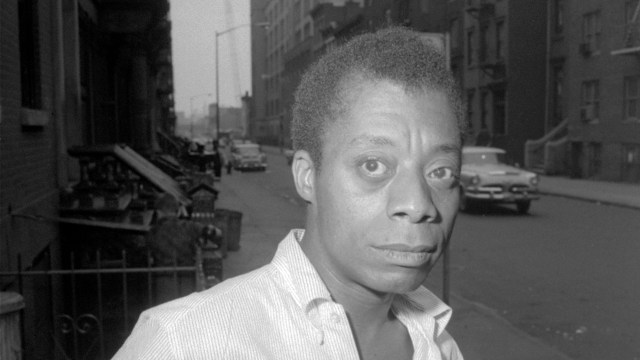 Forfatter James Baldwin fotografert i Harlem i New York, 3. juni 1963.  (Foto: AP Photo/stf)