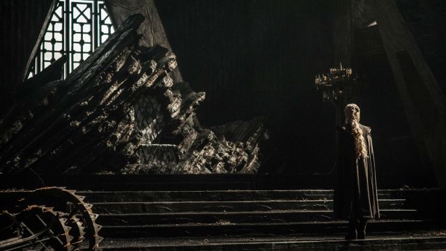 Daenerys er endelig hjemme ved Targaryens høysete på Dragonstone. (Foto: HBO Nordic).