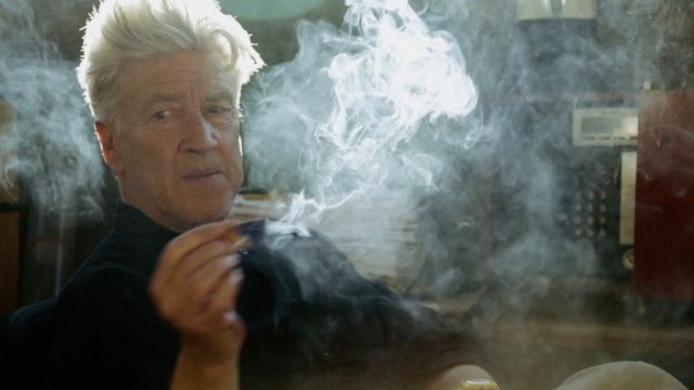 Kaffe, sigaretter og skaperlyst var David Lynch sitt drivstoff inn i kunstnerlivet. Et liv han har omfavnet som både maler, filmskaper og musiker. (Foto: Storytelling Media)