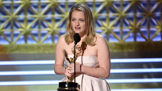 Elisabeth Moss vant prisen for beste kvinnelige hovedrolle i en dramaserie. (Foto: NTBScanpix, Chris Pizzello/Invision/AP)