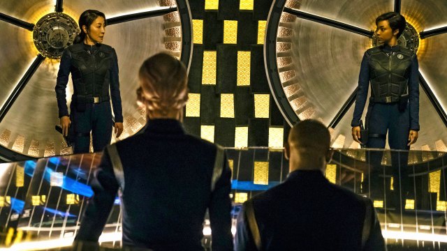 Visuelt er det en stilren verden som møter oss i Star Trek: Discovery.
 Uten at serien bryter med tradisjonene i fiksjonsuniverset. (Foto: Netflix, CBS)