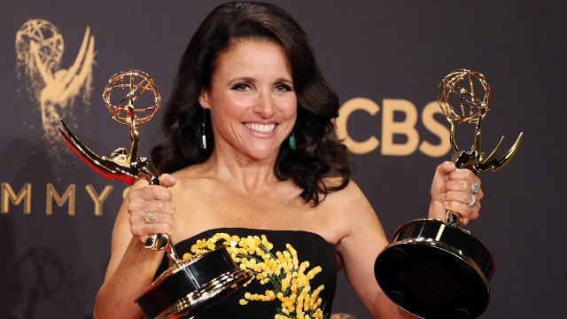 Julia Louis-Dreyfus stakk av med Emmy-pris for 6. året på rad. (FOTO: REUTERS/Lucy Nicholson)