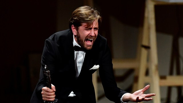 Ruben Östlund skriker av lykke når han vinner European Film Award for regien på 