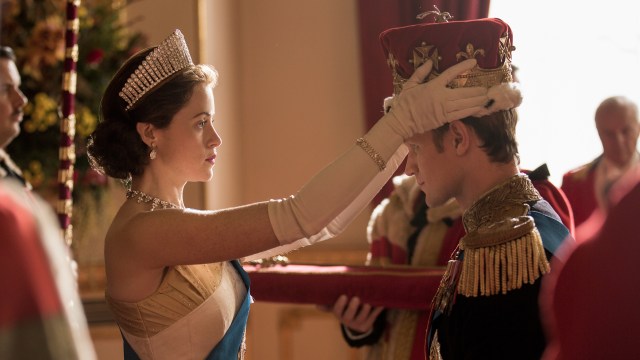 Claire Foy og Matt Smith leverer begge rolleprestasjoner fra øverste hylle som ekteparet på toppen av det britiske monarkiet. (Foto: Netflix)