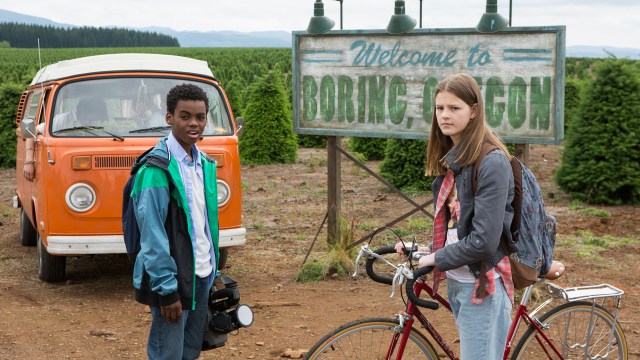 Everything Sucks! er nok en hyggelig og tidvis veldig god tenåringsserie fra Netflix. Og ja, Boring, Oregon er et virkelig sted. (Foto: Netflix)