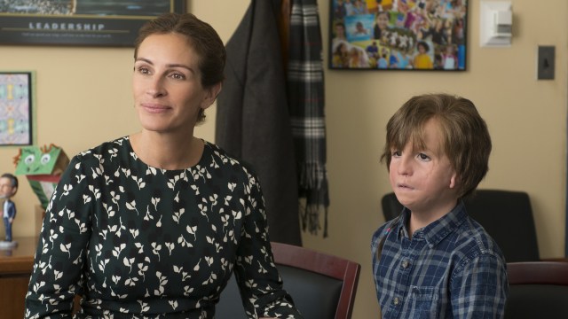 Julia Roberts og en godt sminket Jacob Tremblay i den ganske så sukkersøte feelgoodfilmen Mirakel. (Foto: Nordisk Film Distribusjon AS)