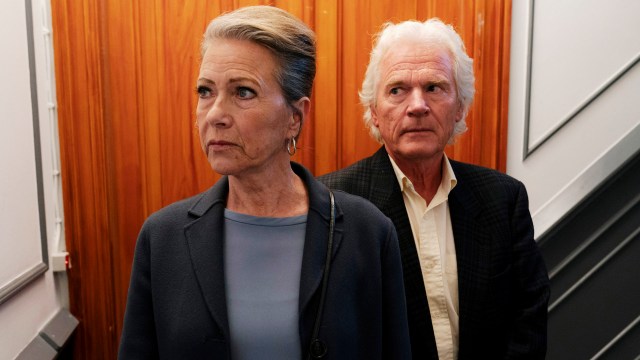 Helle (Birthe Neumann) og Peter (Kurt Ravn) har ulike forventninger til livet som pensjonister i 