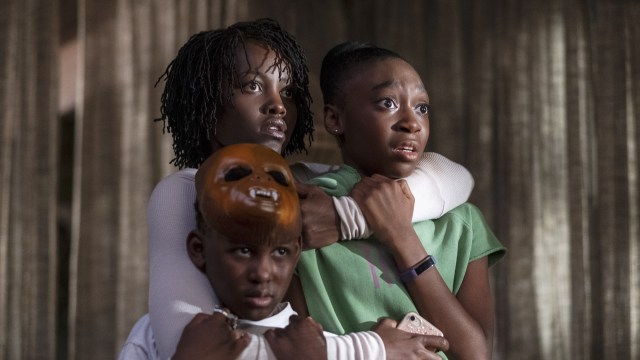 Adelaide (Lupita Nyong'o), Zora (Shahadi Wright Joseph) og Jason (Evan Alex) i et skummelt øyeblikk i 