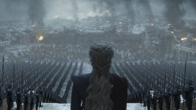 Daenerys Targaryen med sine styrker i den siste epiosden av Game of Thrones. (Foto: HBO/Helen Sloan).