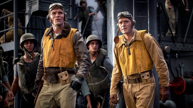 Dick Best (Ed Skrein) og Clarence Dickinson (Luke Kleintank) i «Midway». (Foto: Another World Entertainment)