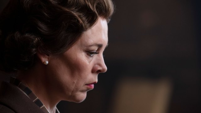 Olivia Colman har tatt over for Claire Foy i The Crown. (Foto: Netflix).